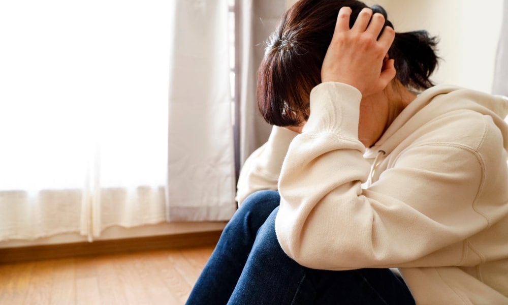 頚椎捻挫に悩む女性